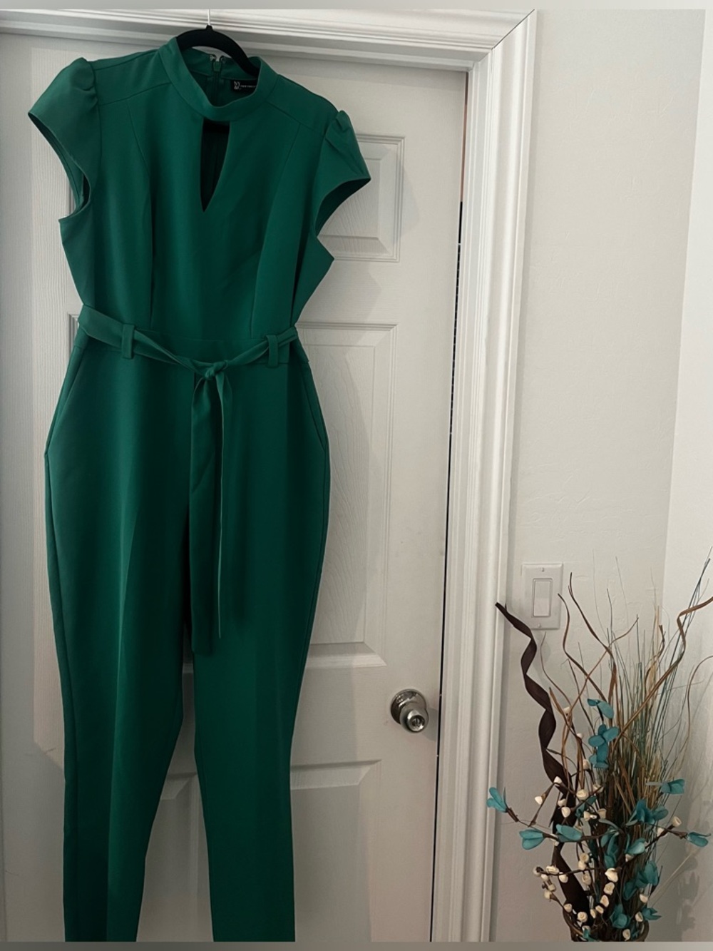 New York & Company Green Keyhole Tie-Waist Jumpsuit - Picture 3 of 7
